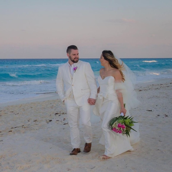 Meet your Posher, Emiko - Picture 2 of 4